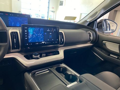 New 2026 Ford Expedition Active AWD/4WD image 17