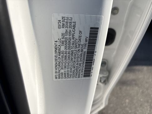 Used 2025 Honda Pilot Black Edition image 38