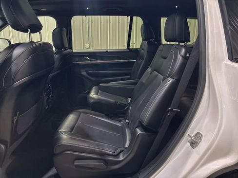 Used 2024 Jeep Grand Cherokee L Limited w/ Luxury Tech Group II image 23