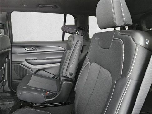 New 2026 Jeep Grand Cherokee L Laredo X image 15