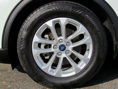 Used 2020 Ford Escape SE image 16