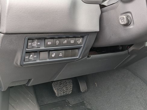 Used 2025 Toyota Tundra Platinum AWD/4WD image 16