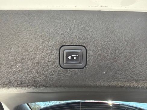 Certified 2023 Chevrolet Traverse LT AWD/4WD image 17