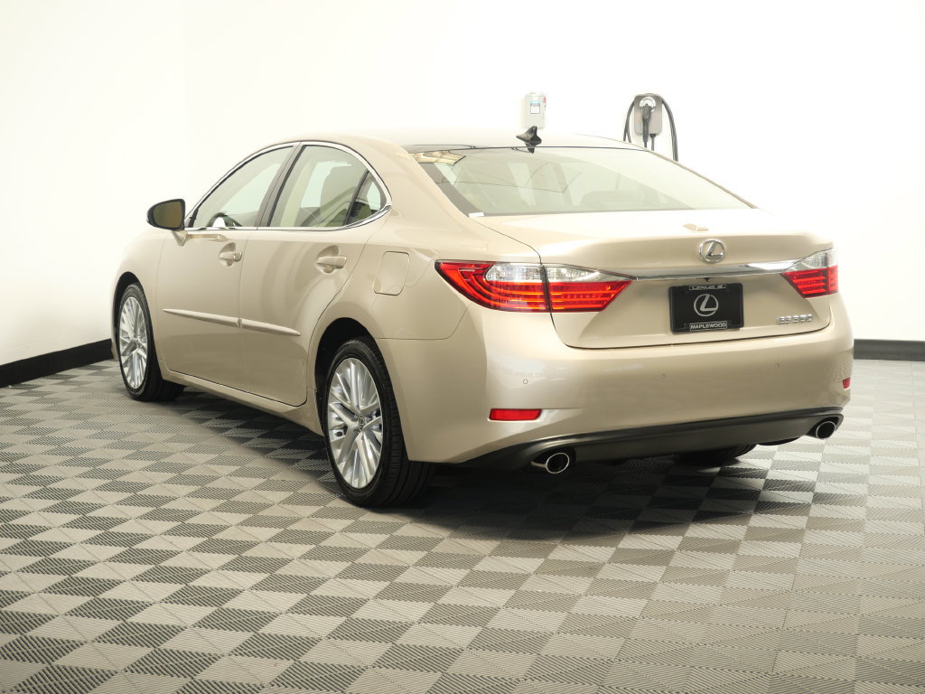 Used 2015 Lexus ES 350 w/ Ultra Luxury Package FWD image 7