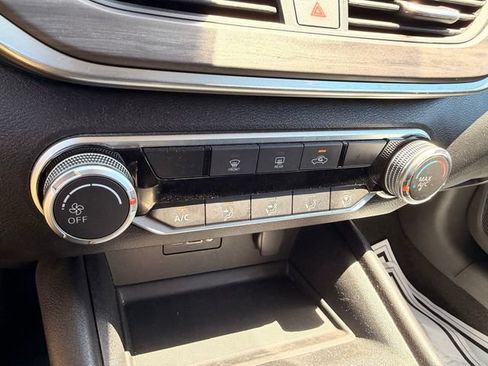 Used 2025 Nissan Altima 2.5 SV FWD image 18