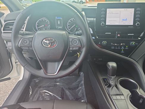 Used 2023 Toyota Camry SE FWD image 16