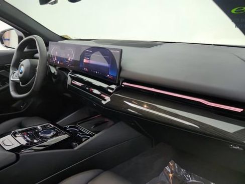 Used 2025 BMW 530i RWD image 21