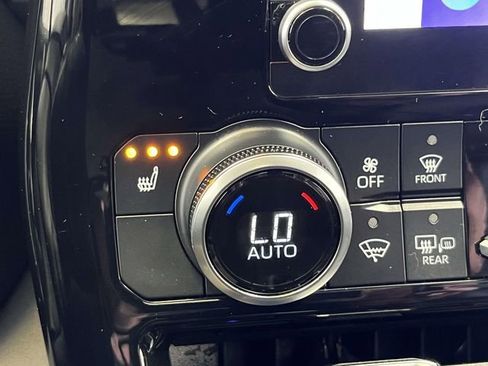 Used 2023 Toyota Highlander XLE image 27