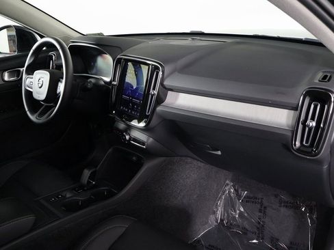 Used 2025 Volvo XC40 B5 Core w/ Protection Package Premier image 9