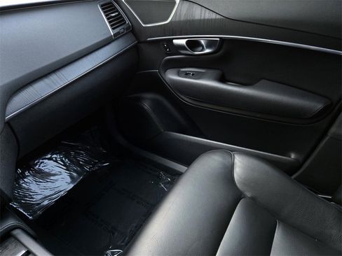 Used 2020 Volvo XC90 T6 Momentum image 27