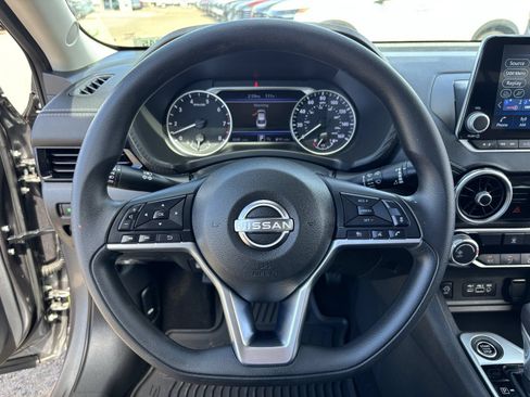 Certified 2025 Nissan Sentra SV FWD image 28