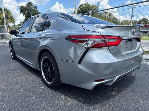 Used 2018 Toyota Camry SE FWD image 5