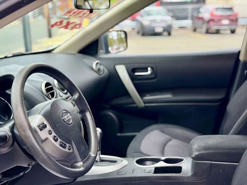 Used 2013 Nissan Rogue SV AWD/4WD image 9