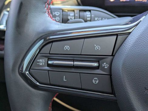 Used 2024 Chevrolet Traverse RS image 25