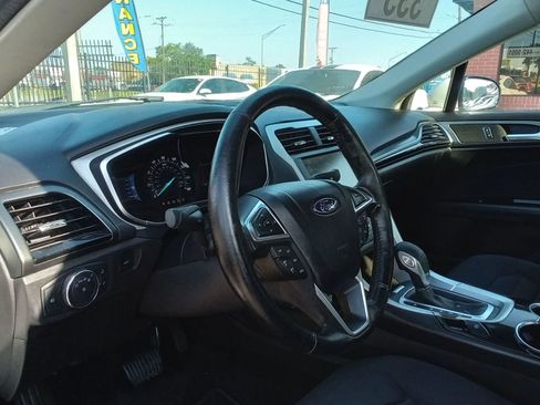 Used 2016 Ford Fusion SE image 16