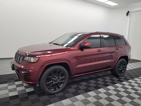 Used 2020 Jeep Grand Cherokee Altitude RWD image 2