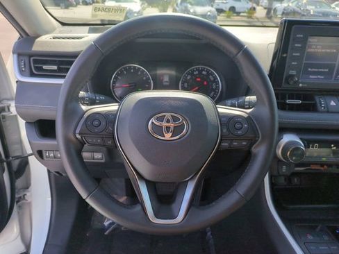 Used 2021 Toyota RAV4 XLE Premium image 18