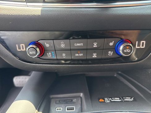 Certified 2024 Buick Enclave Premium image 22