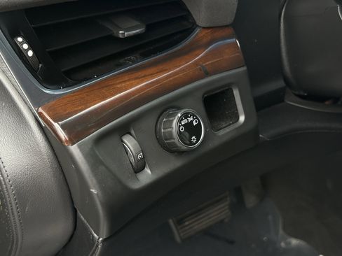 Used 2018 Cadillac Escalade ESV 2WD image 25