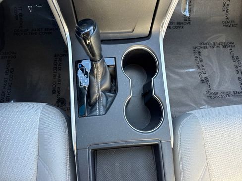 Used 2016 Toyota Camry LE image 21