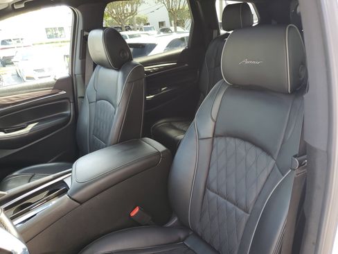 Used 2024 Buick Enclave Avenir w/ Avenir Technology Package image 21