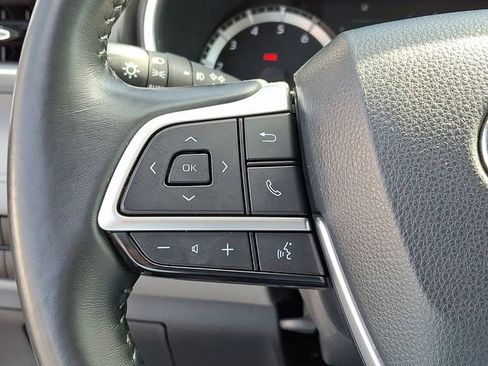 Used 2023 Toyota Highlander XLE image 23