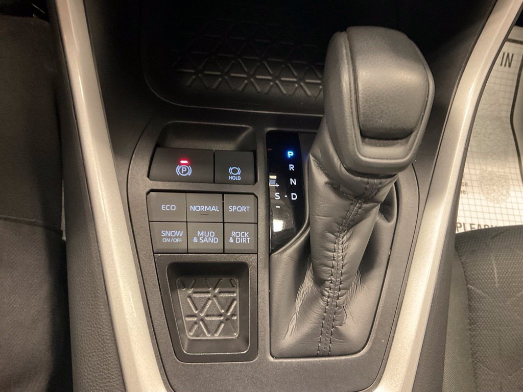 Used 2025 Toyota RAV4 XLE AWD/4WD image 18