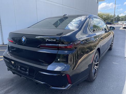 Used 2026 BMW 750e xDrive image 10