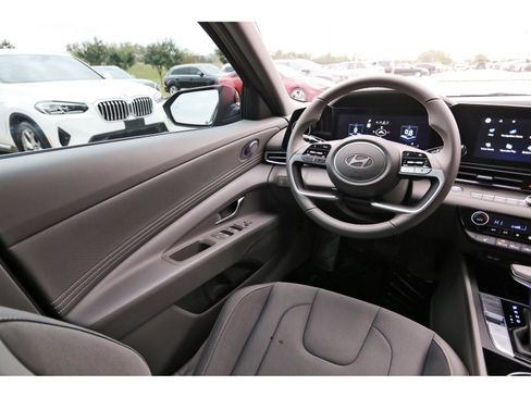 Certified 2025 Hyundai Elantra SEL image 8