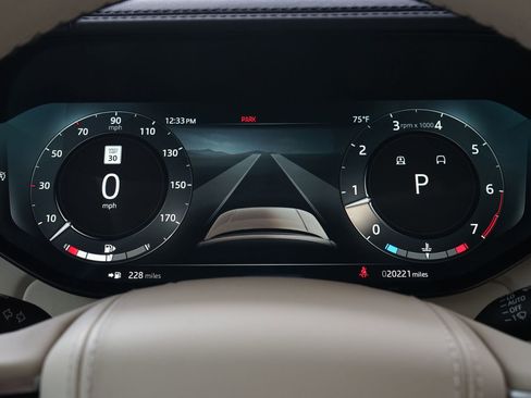 Used 2023 Land Rover Range Rover Autobiography image 7