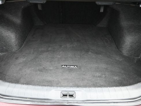 Used 2024 Nissan Altima 2.5 SV FWD image 14