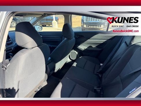 Used 2025 Nissan Altima 2.5 SV FWD image 7
