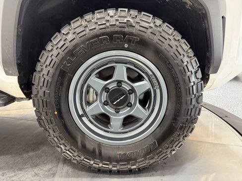 Used 2025 Toyota 4Runner TRD Off-Road image 59