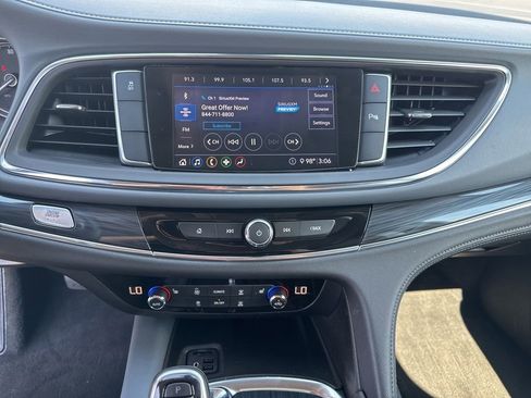 Used 2021 Buick Enclave Essence image 40