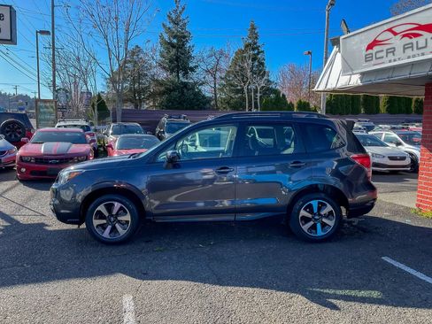 Used 2018 Subaru Forester 2.5i Premium w/ All-Weather Package image 8