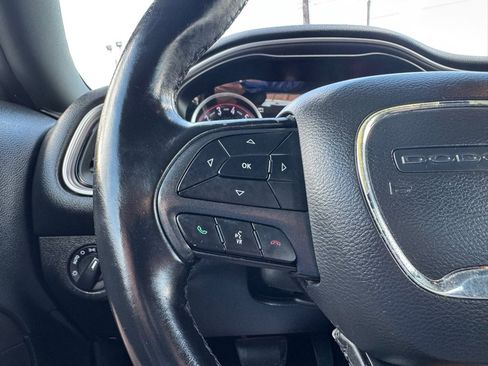 Used 2019 Dodge Challenger SXT image 28