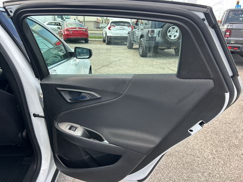 Used 2022 Chevrolet Malibu LT FWD image 18