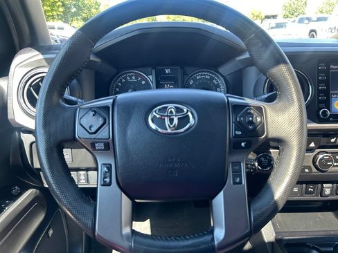 Used 2022 Toyota Tacoma TRD Off-Road w/ TRD Premium Off Road Package AWD/4WD image 17