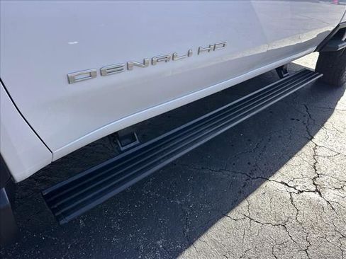 Used 2024 GMC Sierra 3500 Denali Ultimate image 16