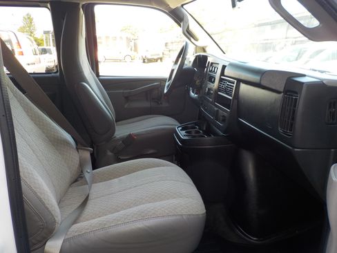 Used 2017 Chevrolet Express 3500 LT w/ LT Preferred Equipment Group RWD image 21