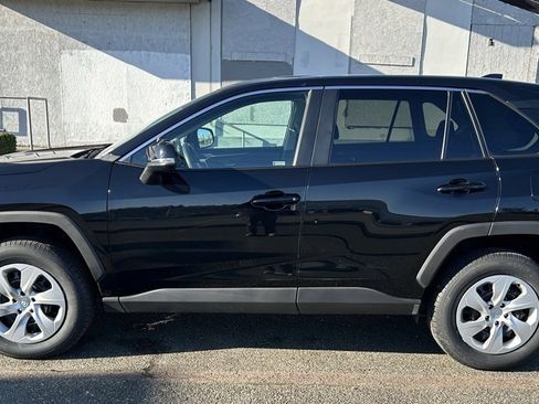 Certified 2022 Toyota RAV4 LE image 8