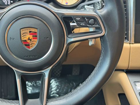 Used 2018 Porsche Macan AWD/4WD image 22