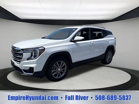 Used 2024 GMC Terrain SLT AWD/4WD image 1