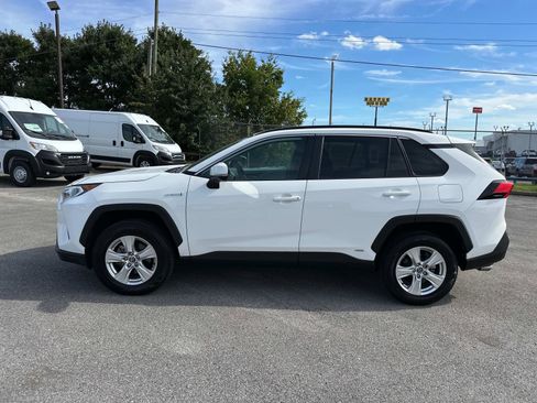 Used 2020 Toyota RAV4 XLE image 7