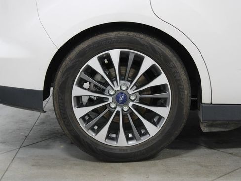 Used 2018 Ford C-MAX Titanium w/ Equipment Group 301A FWD image 12