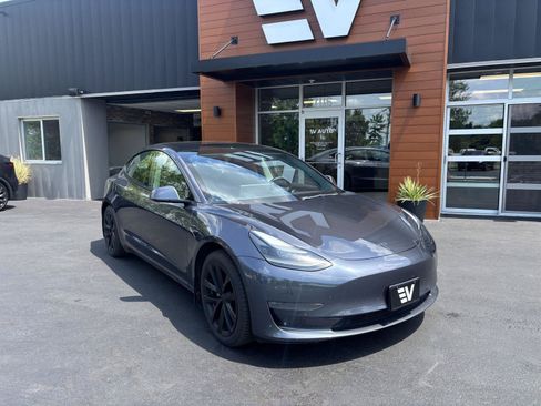 Used 2022 Tesla Model 3 Long Range AWD/4WD image 3