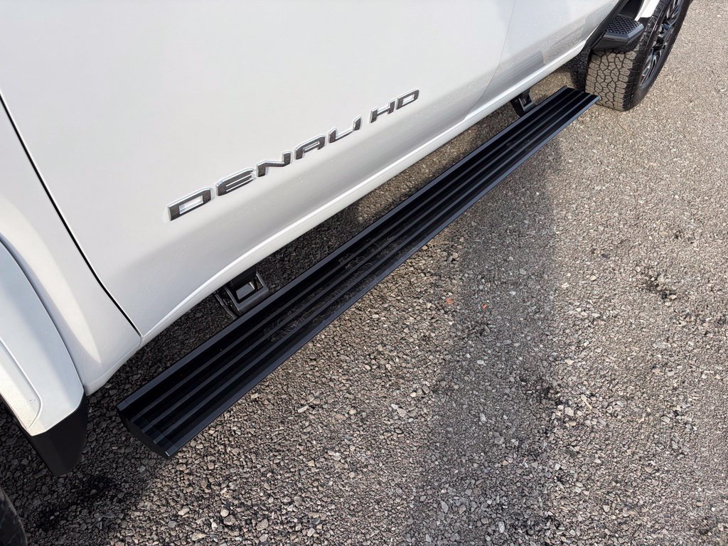 Used 2024 GMC Sierra 3500 Denali Ultimate AWD/4WD image 16