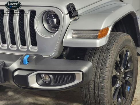 Used 2023 Jeep Wrangler Unlimited Sahara w/ Cold Weather Group AWD/4WD image 9