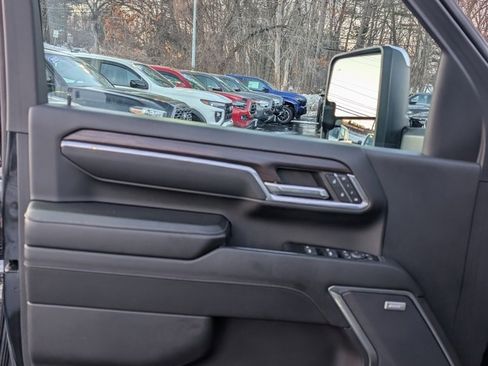 Used 2024 GMC Sierra 2500 SLT w/ SLT Premium Package image 12