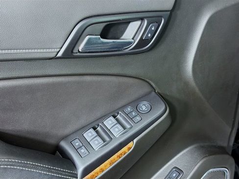 Used 2019 Chevrolet Tahoe Premier AWD/4WD image 18